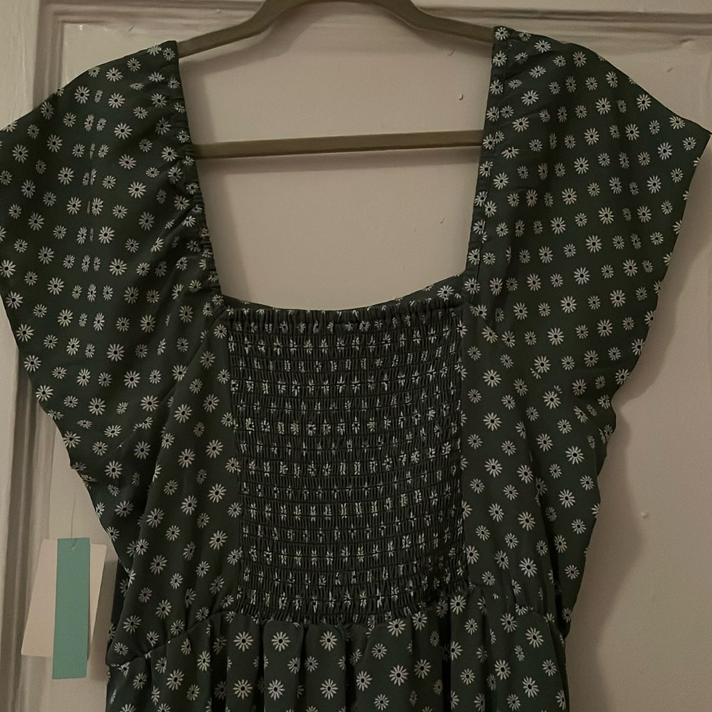 NWT Abound Green Double Daisy dress. Size large.